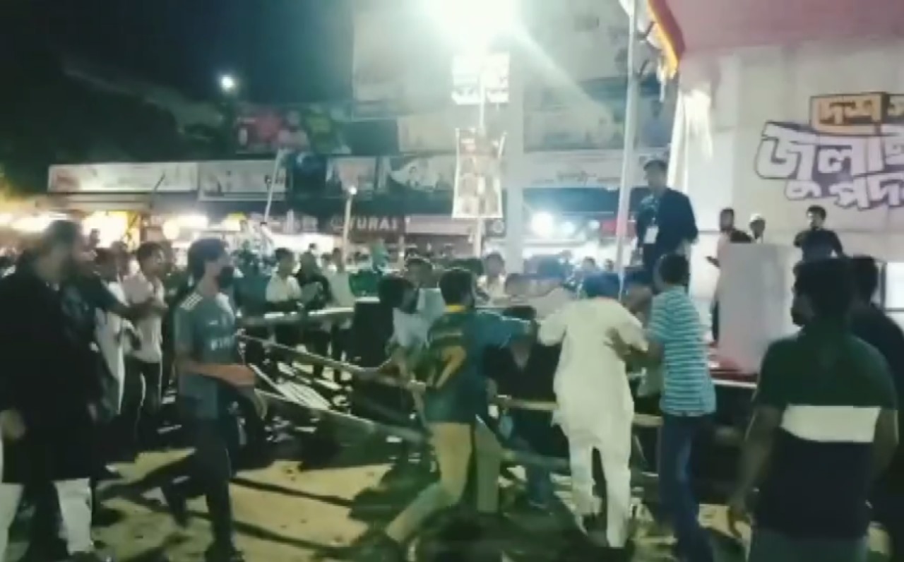 এনসিপির সমাবেশ শেষে দু'গ্রুপের হাতাহাতি, সাংবাদিকদের পুলিশি বাঁধা