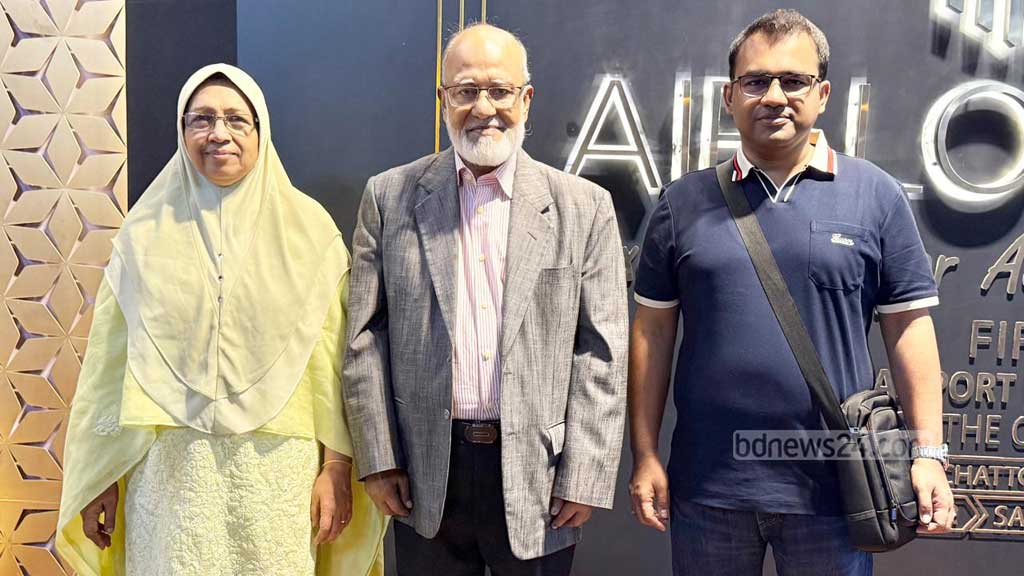 চিকিৎসার জন্য লন্ডনে গেলেন খন্দকার মোশাররফ