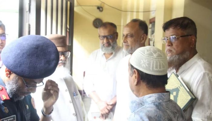 চট্টগ্রাম কেন্দ্রীয় কারাগারে সাবেক তিন এমপির সঙ্গে ধর্ম উপদেষ্টার ছবি ঘিরে আলোচনা