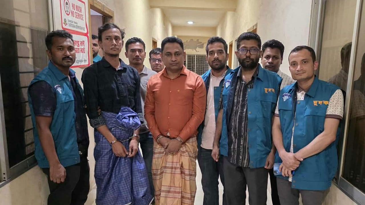 চট্টগ্রাম কাস্টমসে ঘুষ বাণিজ্য: দুদকের জালে আটক সহকারী রাজস্ব কর্মকর্তা