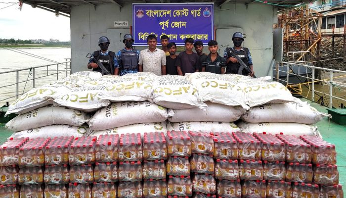 কক্সবাজারে ২৯১ বস্তা ইউরিয়া সার ও ৯ হাজার রয়েল টাইগারসহ ৬ পাচারকারী আটক
