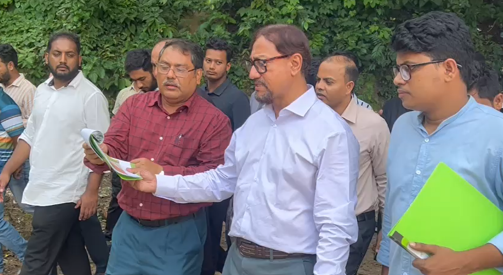 মহসিন কলেজ মাঠ উন্নয়ন প্রকল্পের ভিত্তিপ্রস্তর স্থাপন করলেন সিটি মেয়র