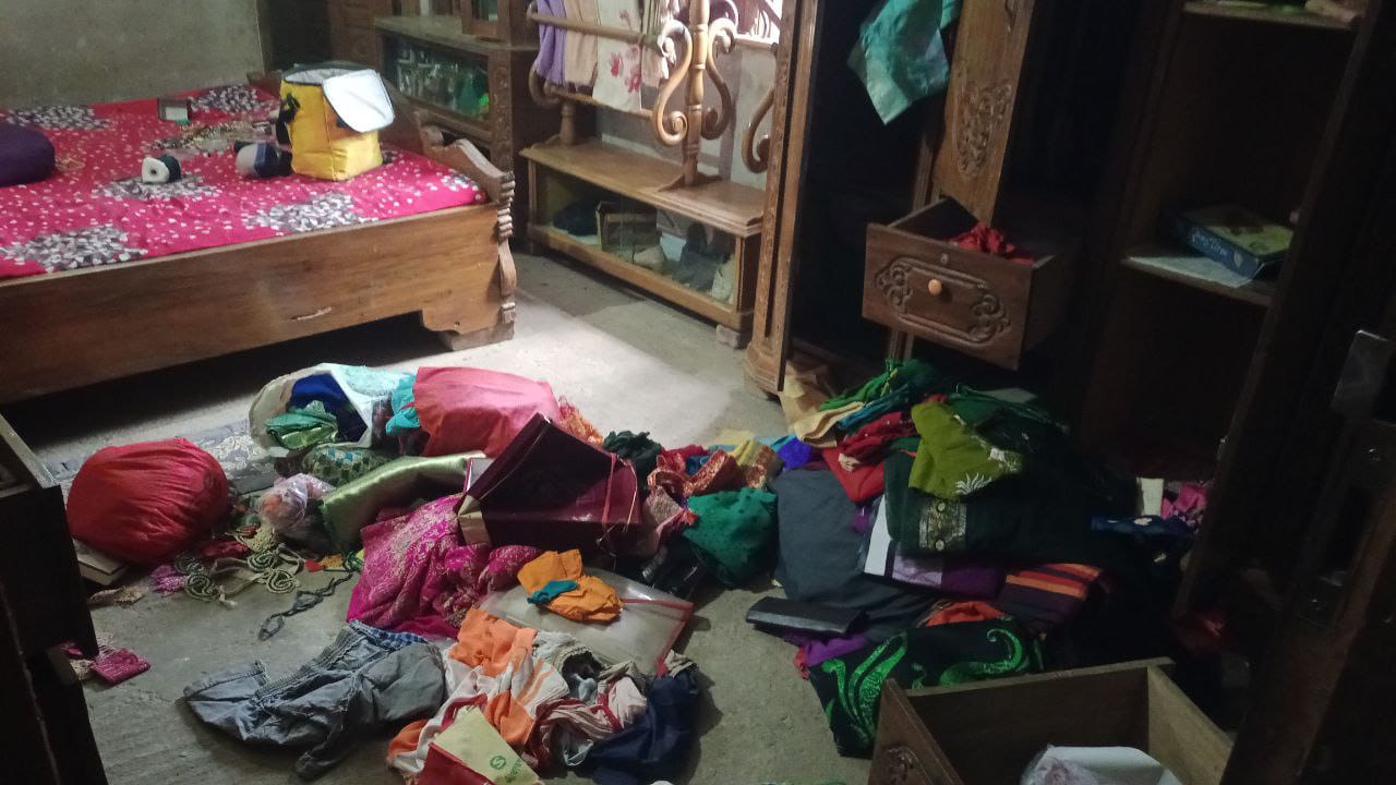 রাউজানে ফাঁকা বাড়িতে হানা চোরের, স্বর্ণালঙ্কার-টাকাসহ উধাও জীবনের সঞ্চয়