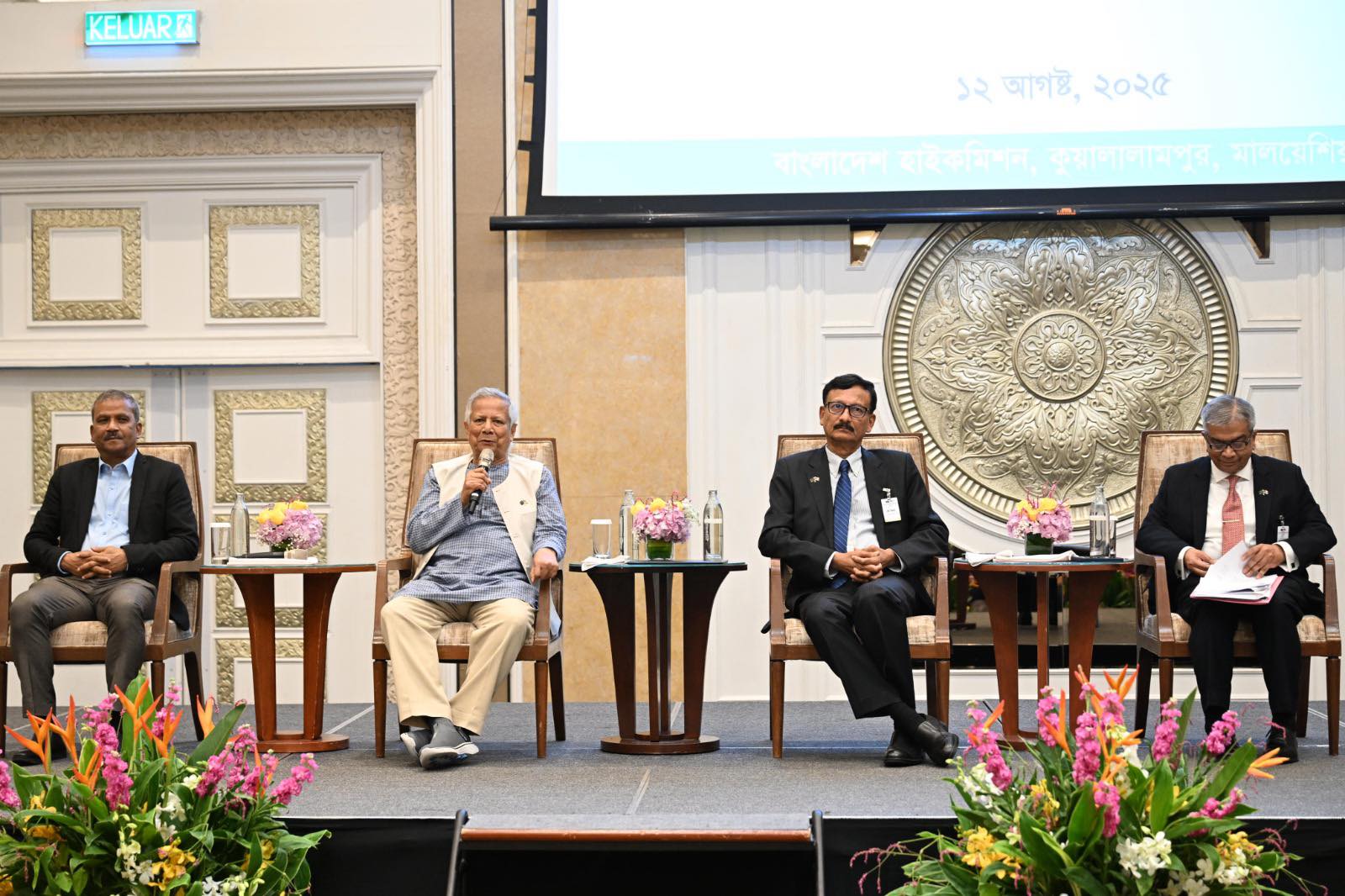 আগামী নির্বাচনে প্রবাসীদের ভোটাধিকার নিশ্চিতে কাজ করছে সরকার: প্রধান উপদেষ্টা