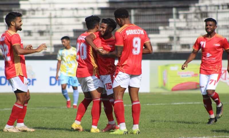 চট্টগ্রাম আবাহনীকে হারিয়ে গ্রুপ সেরা বসুন্ধরা কিংস