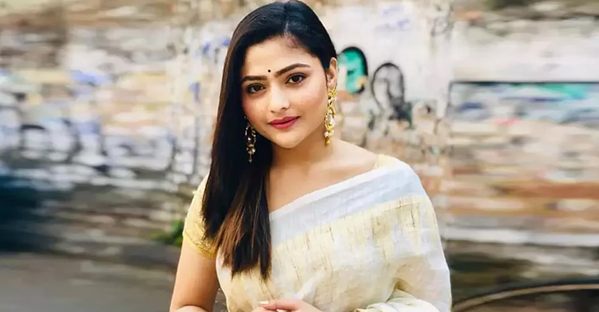 রাতে ১০ বার হৃদরোগে আক্রান্ত হয়েছেন ঐন্দ্রিলা