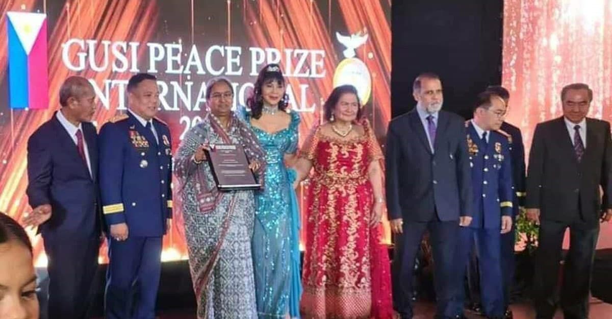 গুসি শান্তি পুরস্কার পেলেন শিক্ষামন্ত্রী দীপু মনি