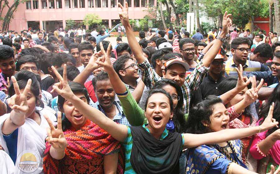চট্টগ্রামে পাসের হার ৮৭ শতাংশ/ জিপিএ ৫ পেয়েছে সাড়ে ১৮ হাজার