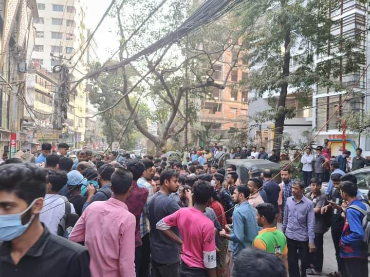 চট্টগ্রামের জামালখানে দেয়াল ধসে নিহত ১, ছিল না নিরাপত্তা ব্যবস্থা