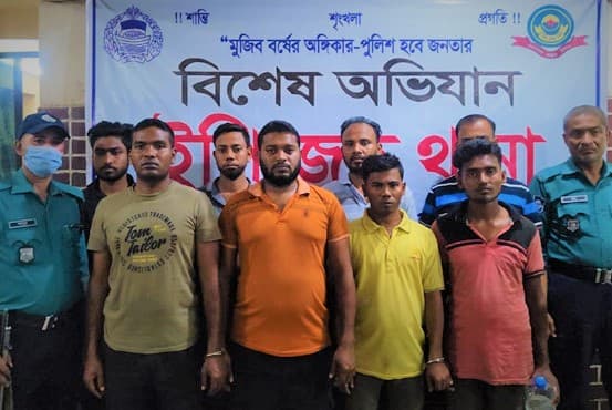 চট্টগ্রাম বন্দরের নিজস্ব একটি ইয়ার্ড থেকে পণ্যভর্তি কন্টেইনার পাচার