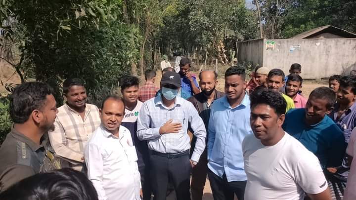 লোহাগাড়ার পদুয়ায় সরকারী খাস জায়গায় অবৈধভাবে পাকা ভবন নিমার্ণে উচ্ছেদ অভিযান