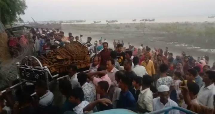 কুতুবদিয়ায় মরদেহ নিয়ে মিছিল 