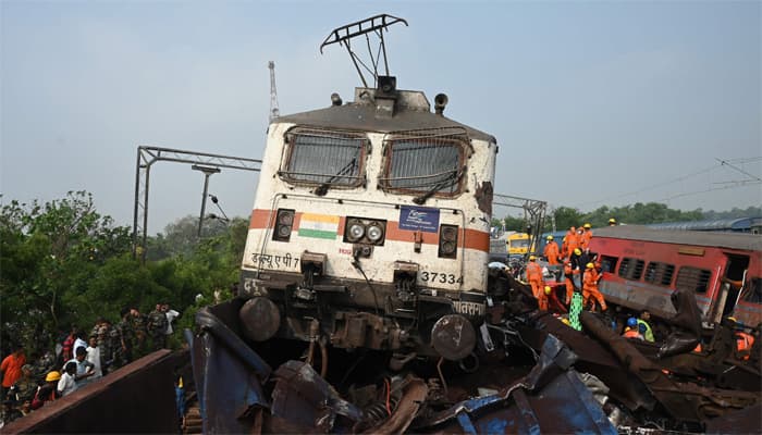 ﻿﻿﻿﻿﻿﻿ভারতের উড়িষ্যা রাজ্যের বালেশ্বরে ভয়াবহ ট্রেন দুর্ঘটনা, ছড়িয়ে ছিটিয়ে মানুষের অঙ্গ-প্রত্যঙ্গ