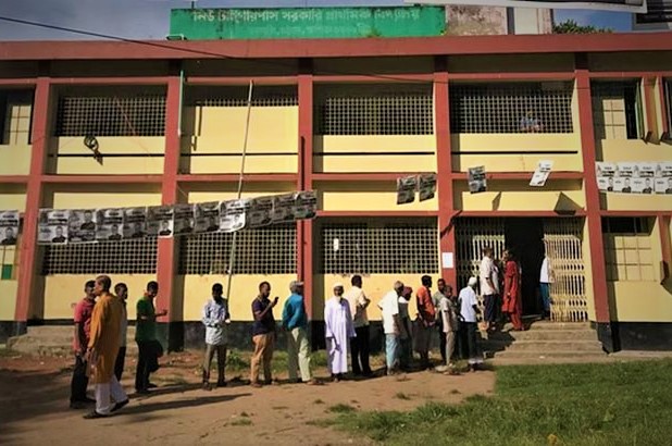 চট্টগ্রাম-১০ আসনে চলছে উপনির্বাচনের ভোটগ্রহণ