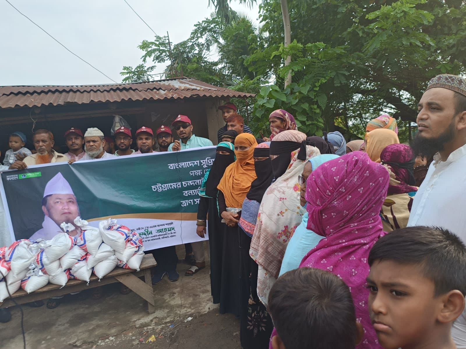 চট্টগ্রামের চন্দনাইশ ও সাতকানিয়া উপজেলার বন্যার্তদের মাঝে বিএসপি&#8217;র ত্রাণ বিতরণ