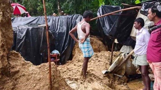 মাটির দেয়াল ধসে একই পরিবারের ৪ জনের মৃত্যু