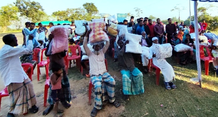 ফটিকছড়িতে শীতার্তদের পাশে ‘তাজকিয়া’