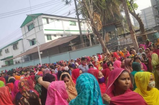 চট্টগ্রামে পোশাক শ্রমিকদের বিক্ষোভ