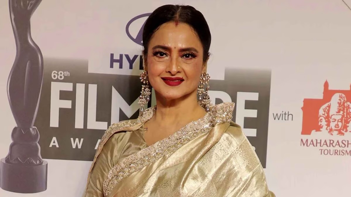 এক মিনিটের জন্য ৮ কোটি নিতেন রেখা!