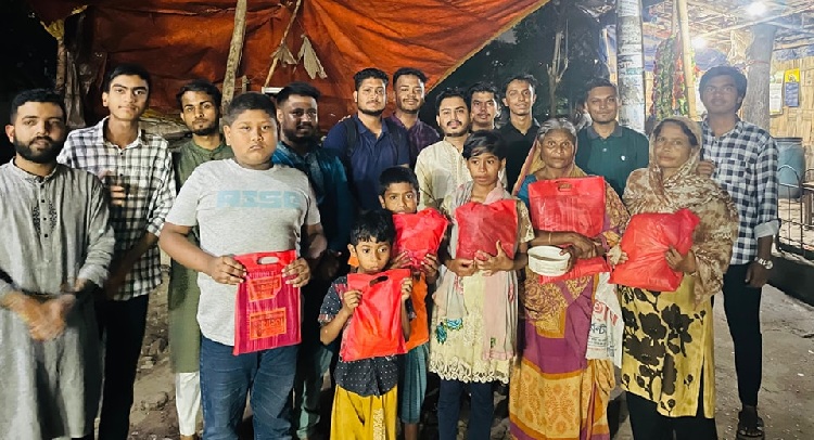 &#8216;হজ্বের টাকায় দুঃস্থ মানুষের সেবা করা হজ্বে আকবর&#8217;