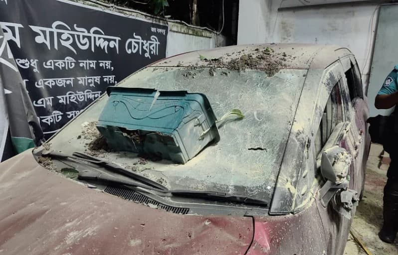 চট্টগ্রামে শিক্ষামন্ত্রী, মেয়র ও এমপির বাসা-অফিসে হামলা