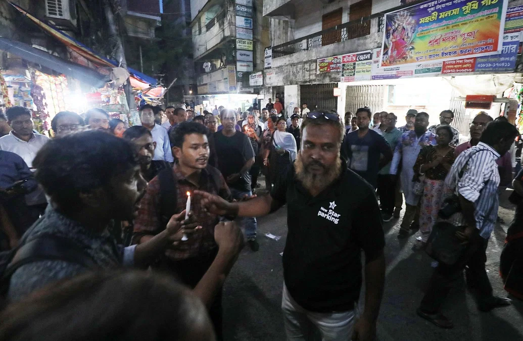 চট্টগ্রামে সংস্কৃতিকর্মীদের মোমবাতি প্রজ্বালন কর্মসূচিতে হামলা
