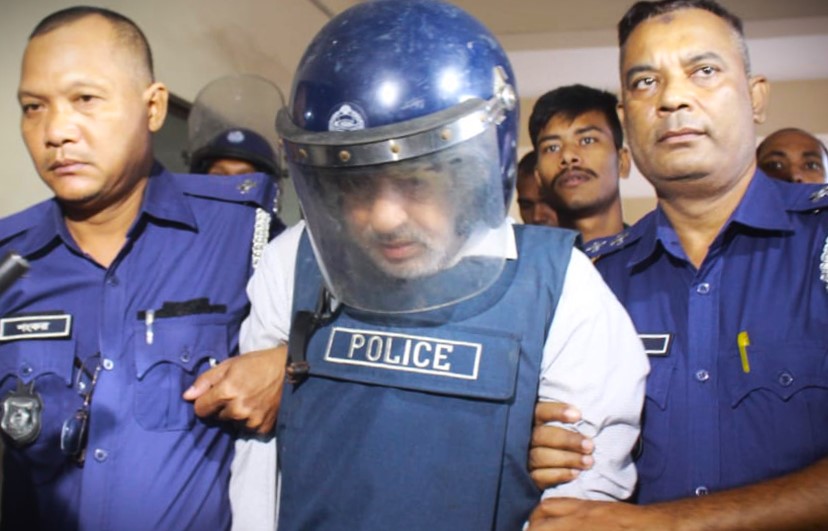 চট্টগ্রাম আদালত চত্বরে অনেকে মারতে তেড়ে যান ফজলে করিমকে