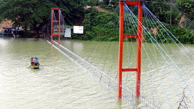 পানির নিচে রাঙামাটি পর্যটন ঝুলন্ত সেতু