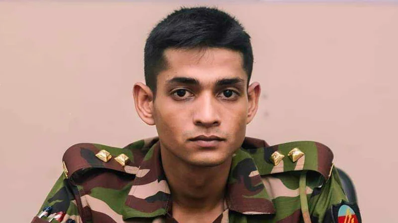 ডাকাতের ছুরিকাঘাতে চকরিয়ায় সেনা কর্মকর্তা নিহত