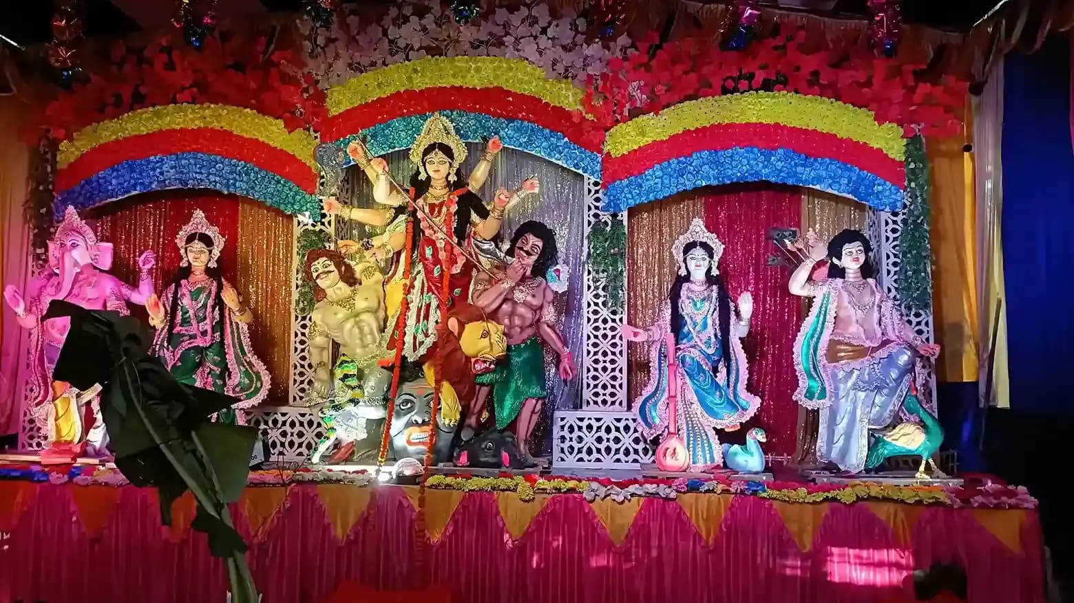 উৎসবমুখর পরিবেশে রোহিঙ্গা ক্যাম্পে চলছে দুর্গাপূজা