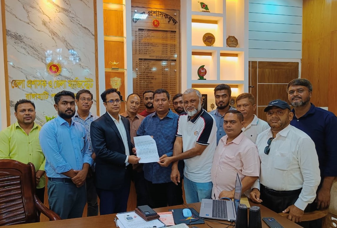 পাহাড়ে ভ্রমণ নিষেধাজ্ঞা প্রত্যাহারে প্রধান উপদেষ্টার কাছে স্মারকলিপি
