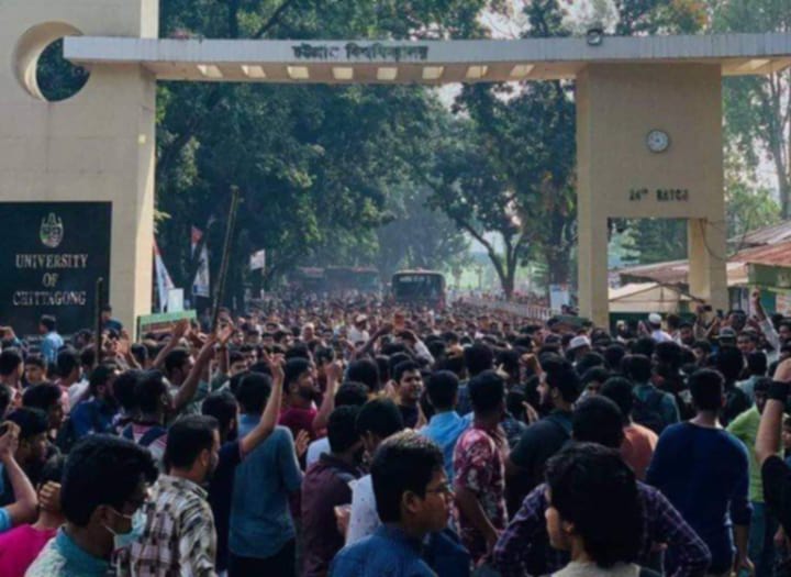 চট্টগ্রাম বিশ্ববিদ্যালয়ে ছাত্রলীগের হামলা : আহত ৫