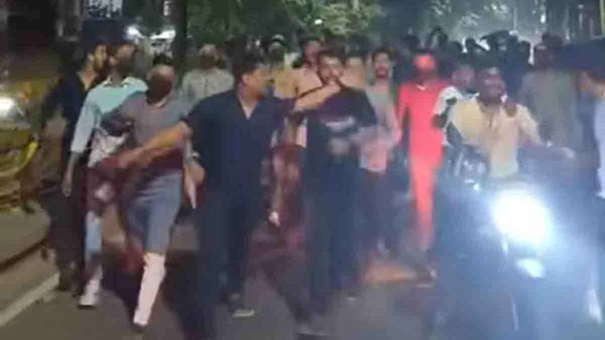 হঠাৎ গভীর রাতে চট্টগ্রামে আওয়ামী লীগের মিছিল