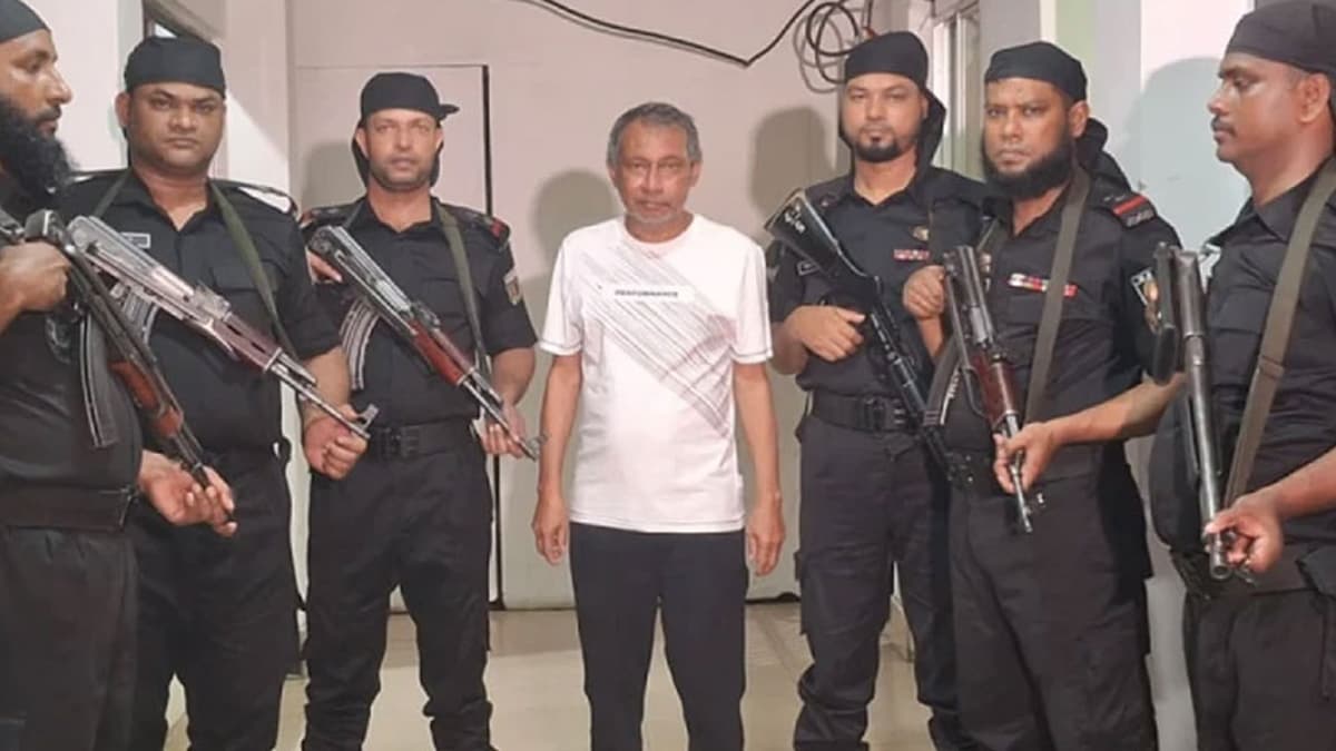 চট্টগ্রামের খুলশি থেকে সাবেক এমপি একরামুল করিম চৌধুরীকে গ্রেফতার