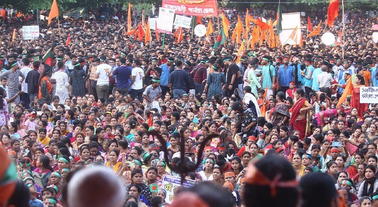 হিন্দুদের মহাসমাবেশের গনস্রোত ছাপিয়ে গেল চট্টগ্রামের লালদিঘী ময়দান