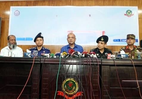 পাশের একটি দেশ বাংলাদেশ সম্পর্কে মিথ্যা সংবাদ পরিবেশন করছে : স্বরাষ্ট্র উপদেষ্টা
