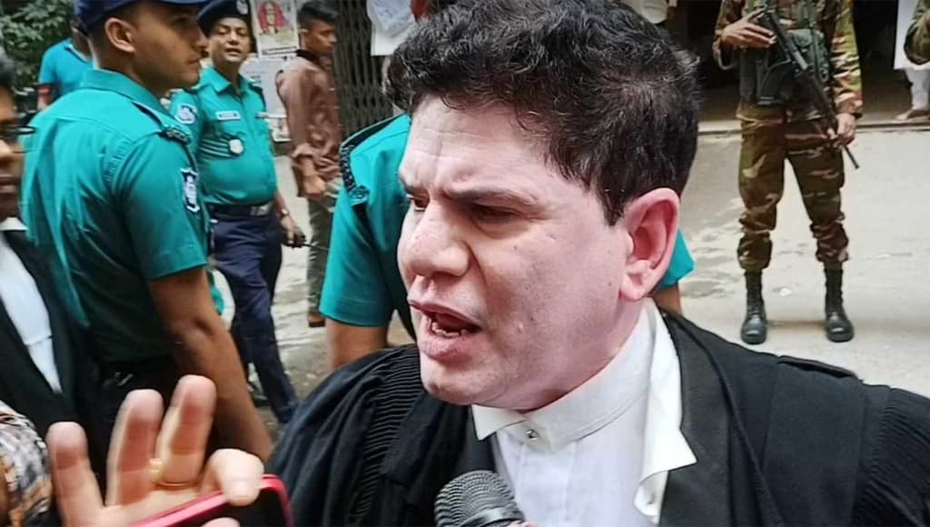 সাবেক মন্ত্রী আমুর আইনজীবীকে মেরে বের করে দিলেন আইনজীবীরা