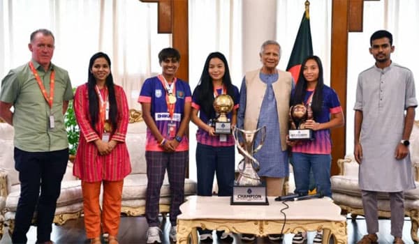 সাফজয়ীদের সঙ্গে নাস্তার টেবিলে ড. ইউনূস, সমস্যা সমাধানে আশ্বাস