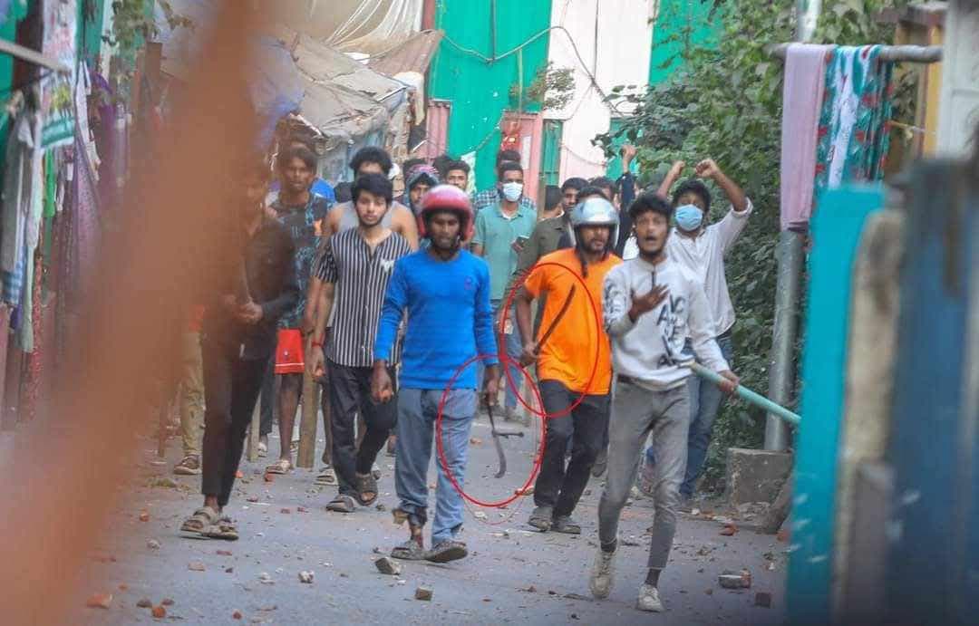 আইনজীবী হত্যার সঙ্গে জড়িত ৬ জনসহ অন্তত ২৭ জনকে আটক করেছে কোতোয়ালি থানা পুলিশ