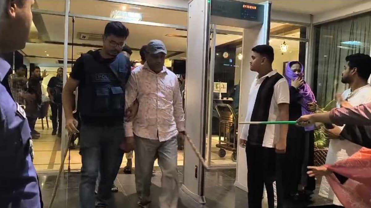 কক্সবাজারে হোটেলে ‘রাষ্ট্র সংস্কার’নামক মতবিনিময় সভা থেকে ১৯ আওয়ামী লীগ সমর্থিত ইউপি সদস্য আটক