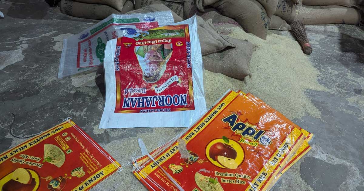চট্টগ্রামে সরকারি চাল বিভিন্ন ব্রান্ডের বস্তায় ভরে বাজারজাত