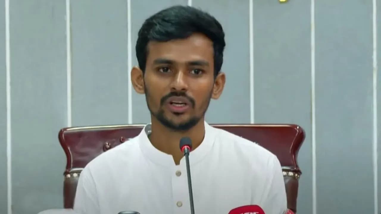 প্রশাসনে থাকা ফ্যাসিবাদের দোসরদের তথ্য দিয়ে সহায়তার আহ্বান উপদেষ্টা আসিফের