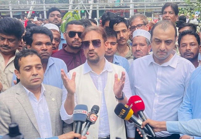 বিপ্লব উদ্যানে মার্কেটের জন্য করা স্থাপনা ভেঙে সবুজ পার্ক করা হবে : মেয়র শাহাদাত