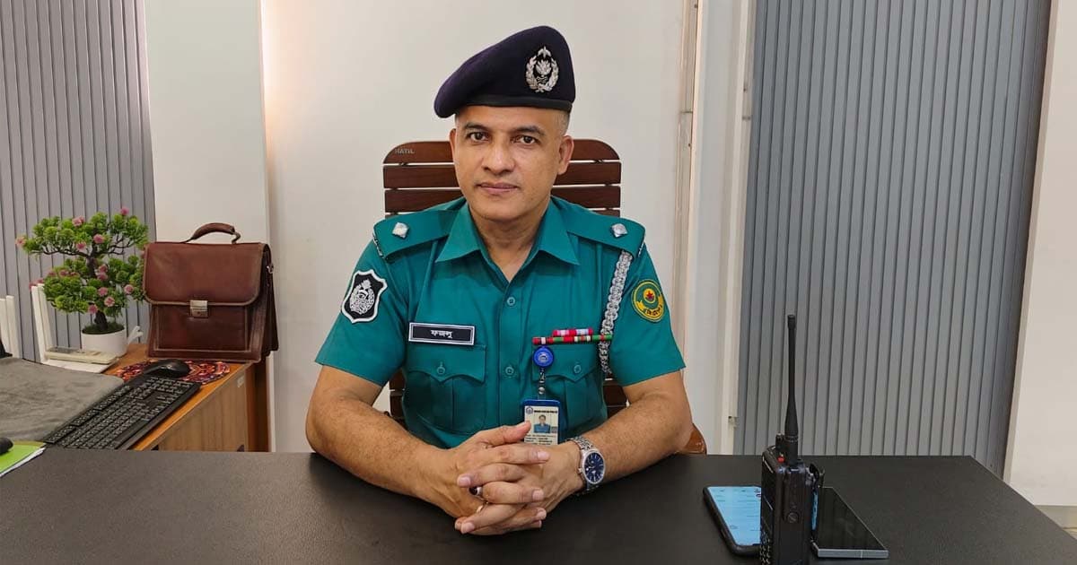 চিন্ময়কাণ্ডে দায়িত্বহীনতার অভিযোগে এবার কোতোয়ালী থানার ওসি বদলি