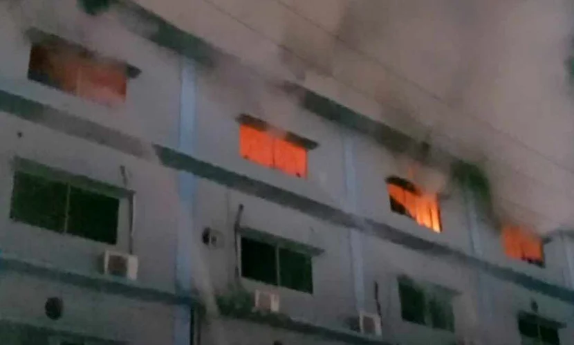 চট্টগ্রাম নগরের ইপিজেডে কার্টন তৈরির কারখানায় আগুন