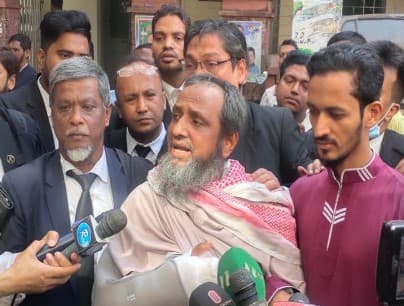 চিন্ময় ব্রহ্মচারীর বিরুদ্ধে চট্টগ্রামের আদালতে হত্যাচেষ্টা মামলা