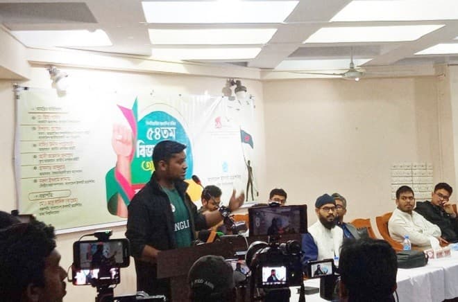 ঢাবি শিক্ষক সমিতি ‘থার্ডক্লাস’ লেভেলের ক্লাব : হাসনাত আব্দুল্লাহ