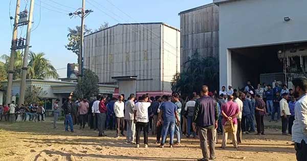 চট্টগ্রামে এস আলম গ্রুপের ছয় কারখানা অনির্দিষ্টকালের জন্য বন্ধ ঘোষণা, শ্রমিকদের বিক্ষোভ