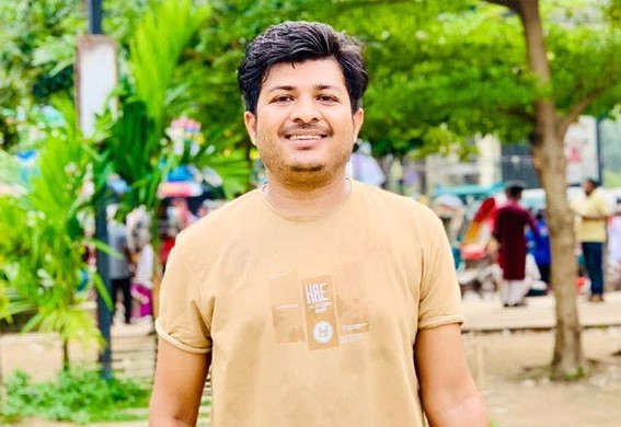 চট্টগ্রাম কলেজে নিষিদ্ধ ঘোষিত সংগঠন ছাত্রলীগ নেতাকে পুলিশে দিলেন ‘শিক্ষার্থীরা’