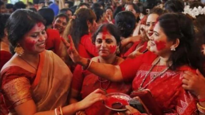 সংখ্যালঘুরা আগের তুলনায় বেশি নিরাপত্তা পাচ্ছে : ভয়েস অব আমেরিকার জরিপ